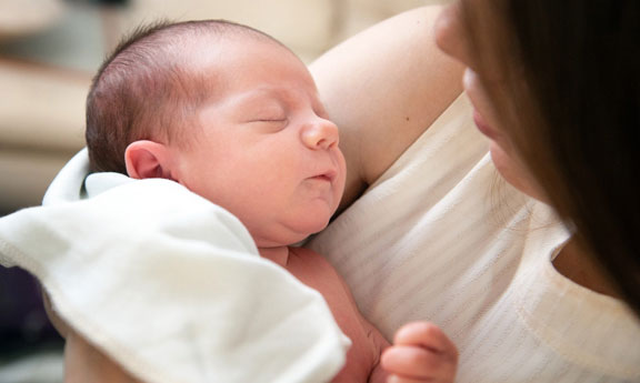 Anne Sütü Alan Bebeklerin İlk İki Yıl Gelişimi